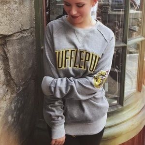 Harry Potter Hufflepuff sweater sz L